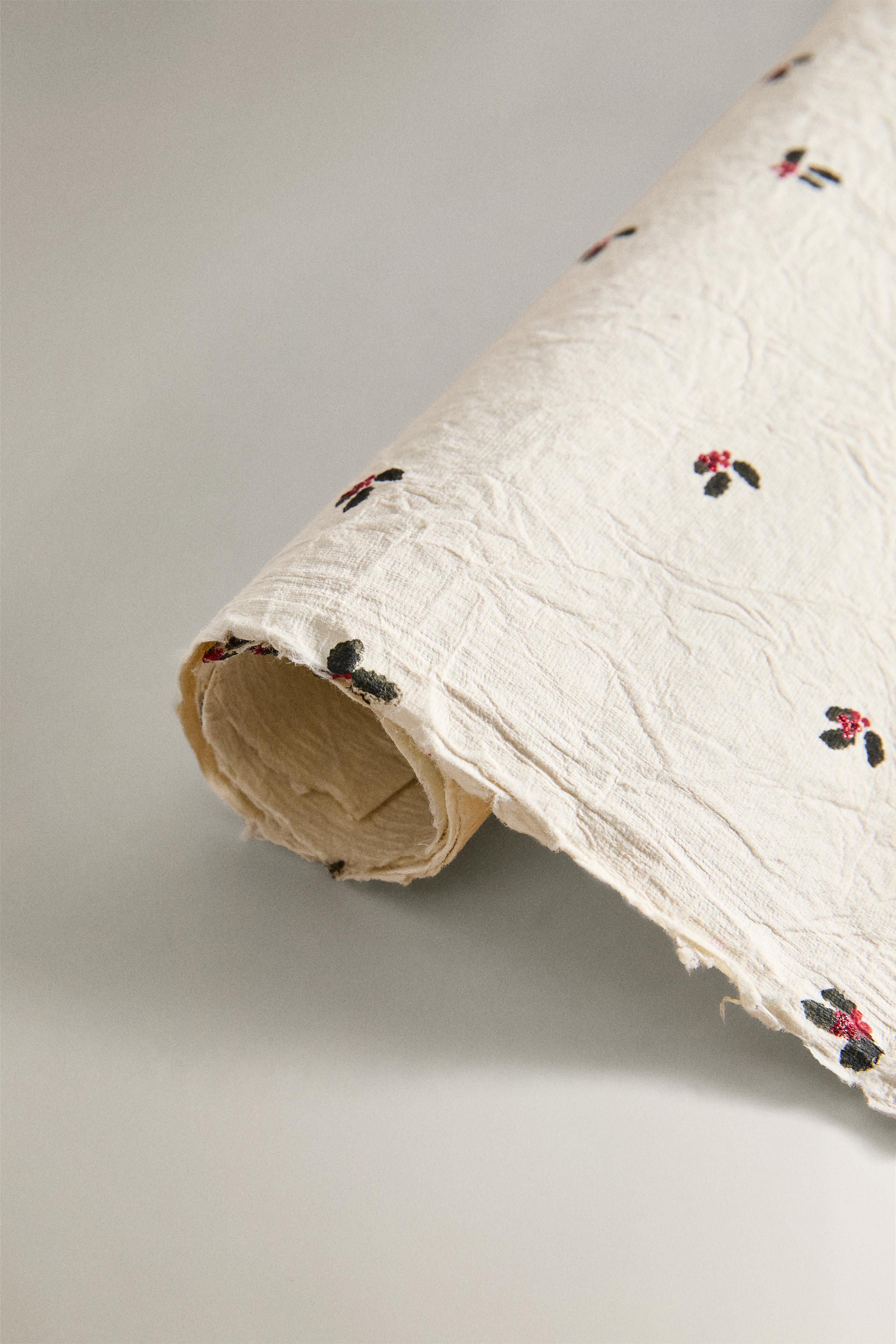 TEXTURED CHRISTMAS WRAPPING PAPER